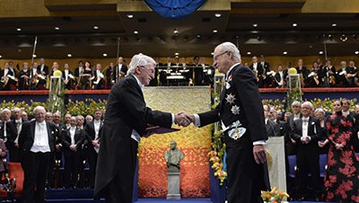 Modrich receiving his award from the King of Sweden