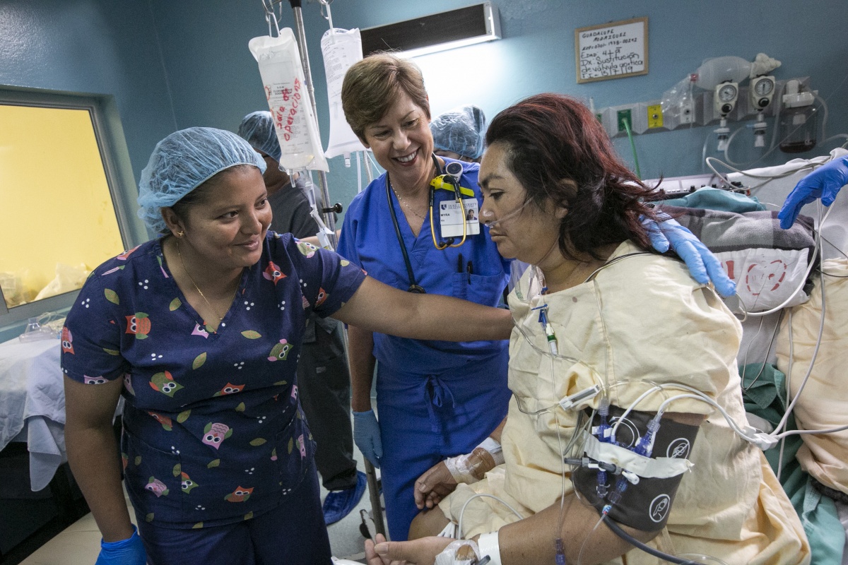 2 nurses encourage a patient
