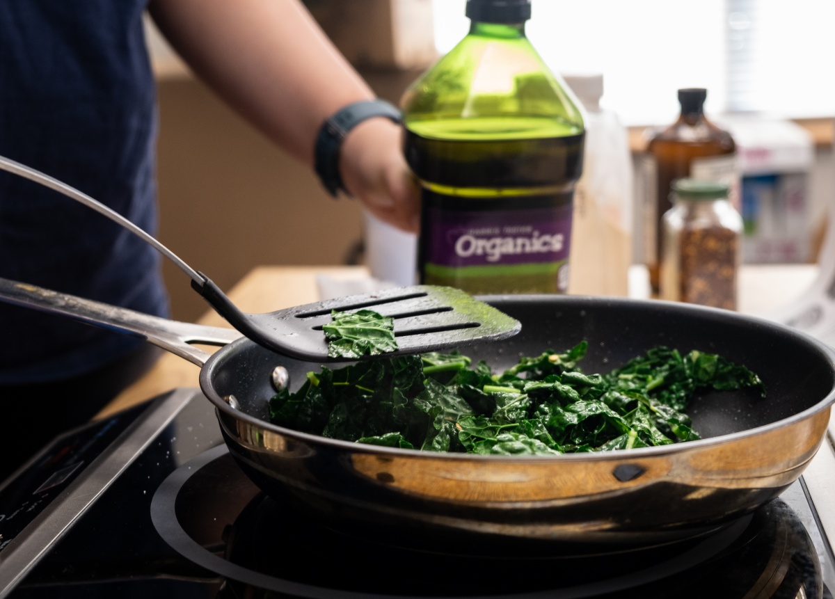 close up of frying pan with vegetables and vegetable oil