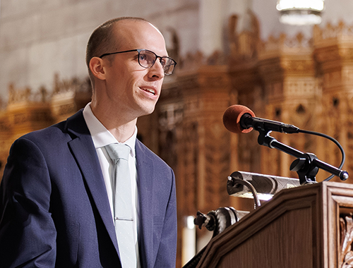 Zachary Tally, PT, DPT, speaking at white coat ceremony