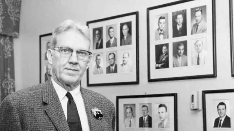 Portrait J. Deryl Hart