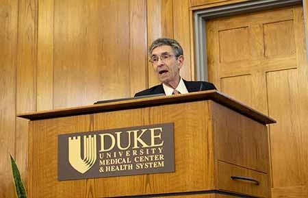 Robert Lefkowitz, MD at a podium