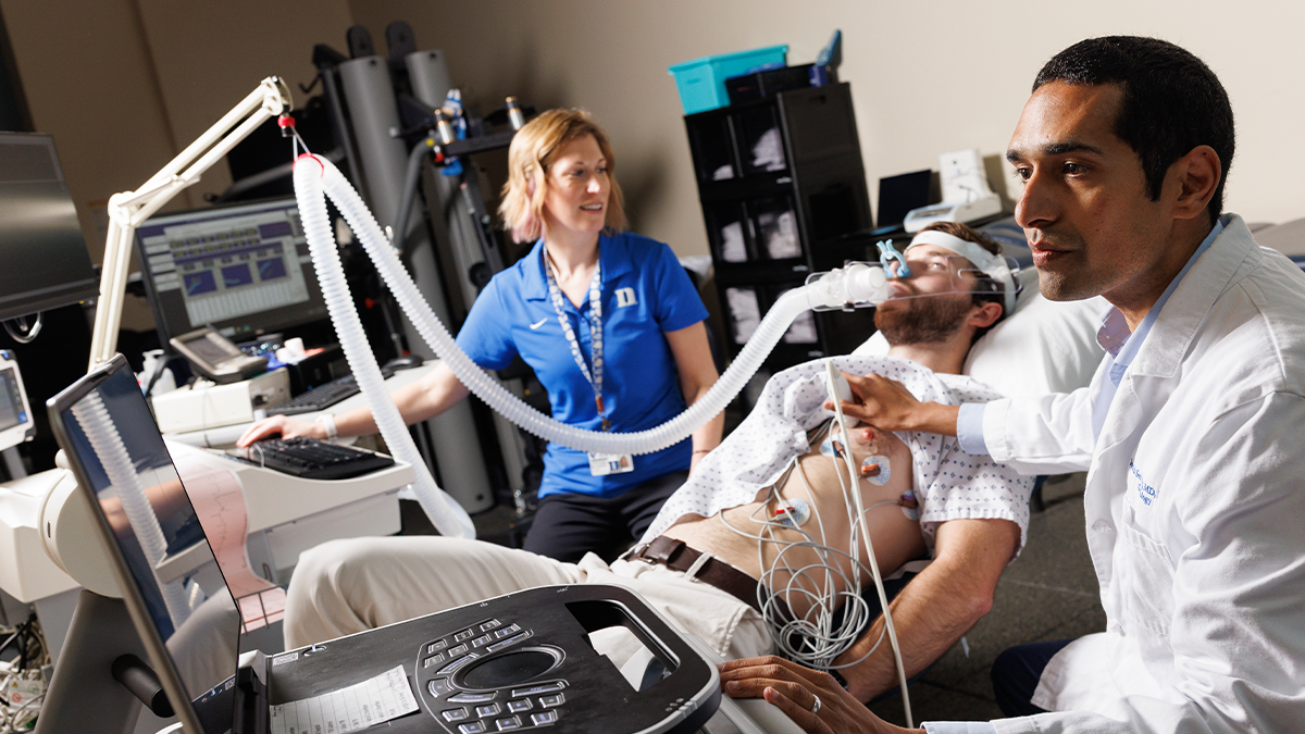 Selvaraj performing a V02 test