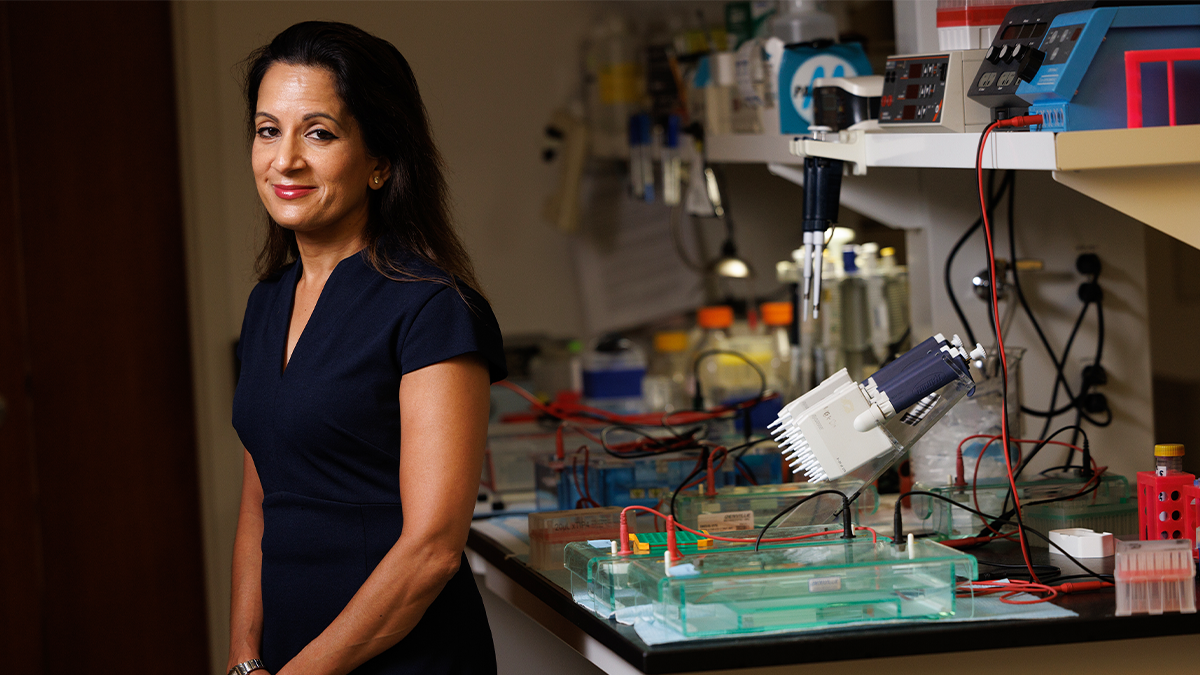 Svati Shah in her lab