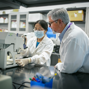 Garnett Kelsoe, D.SC. in the lab a staff member